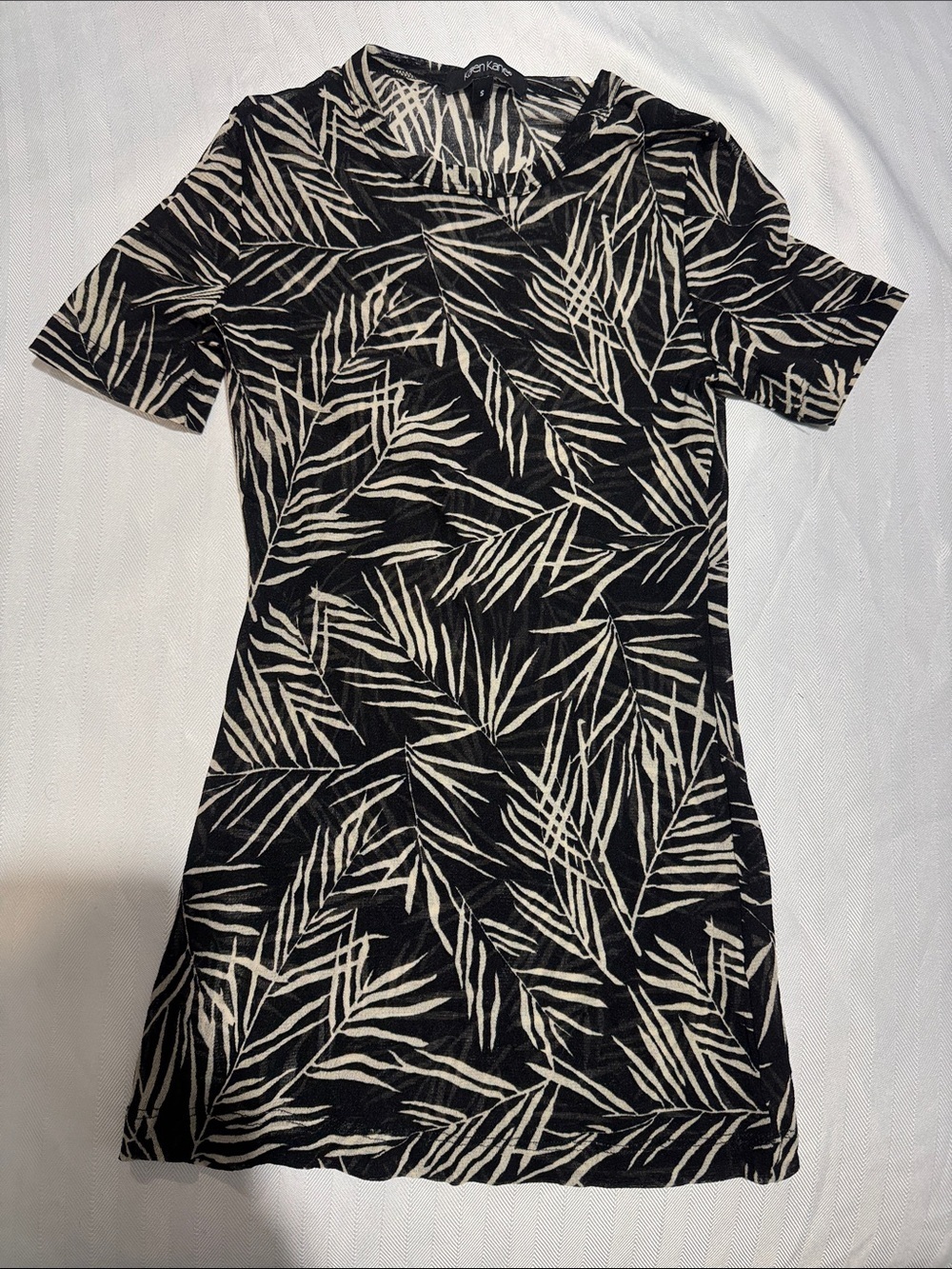 Karen Kane Black and Cream Palm-Print Short Sleeve Top